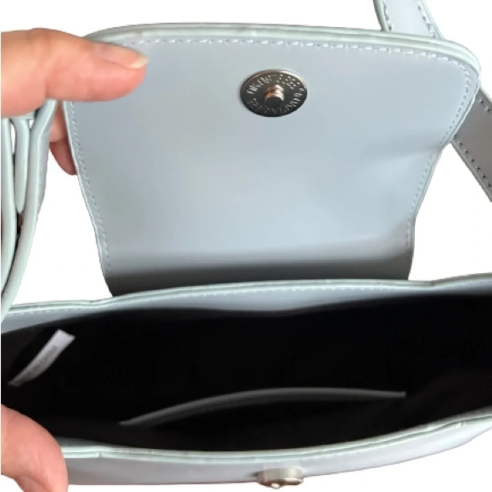 🎊Host Pick🎊 NWT SIMONS Small Women Handbag, Light Blue - Picture 3 of 4